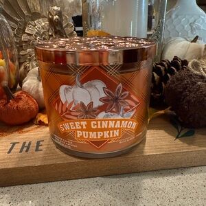 NWT | Bath & Bodyworks Sweet Cinnamon Pumpkin Candle